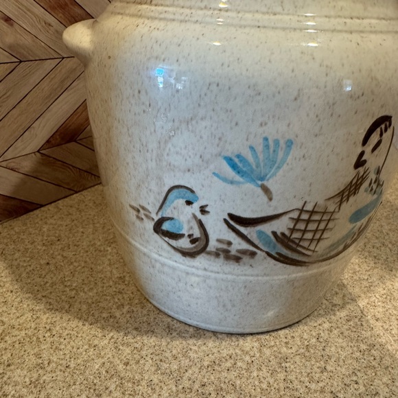 Red Wing Bob White Quail Bird cookie jar with mismatched lid - Picture 3 of 12